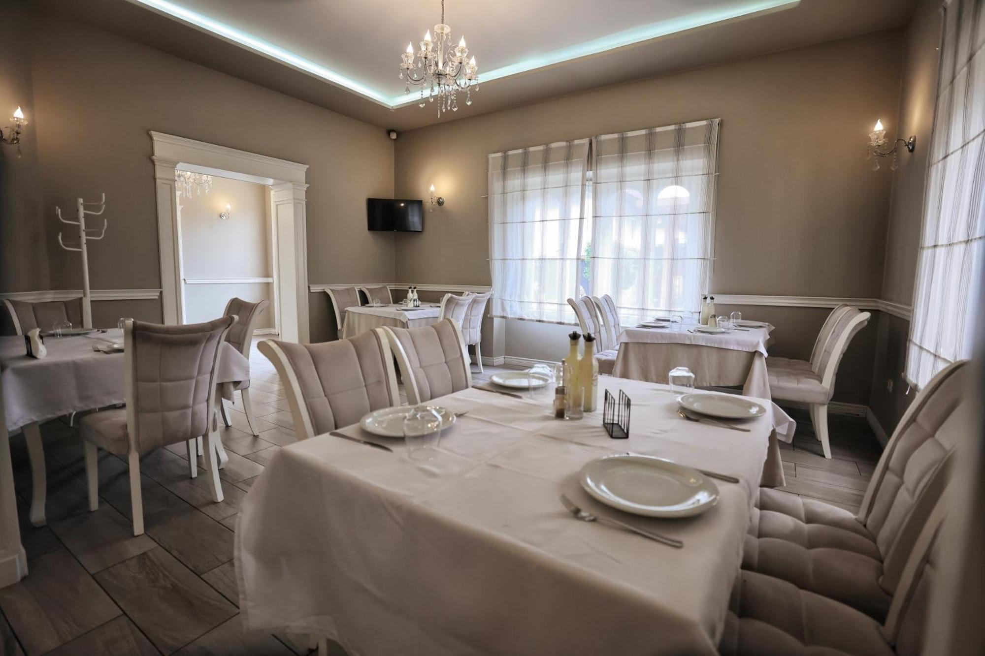 Vila Casablanca - Boutique Hotel & Restaurant Shkoder Exterior photo