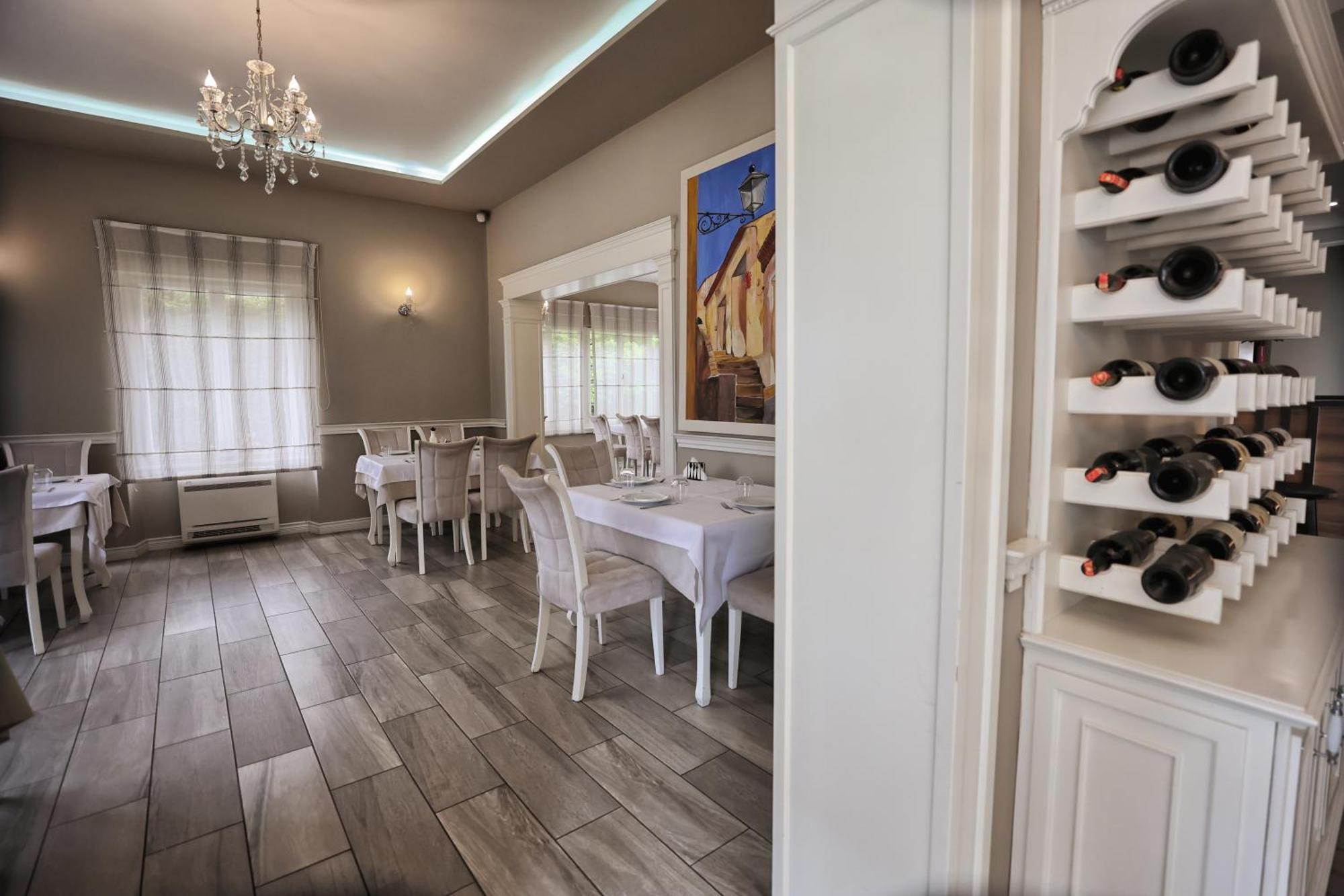 Vila Casablanca - Boutique Hotel & Restaurant Shkoder Exterior photo