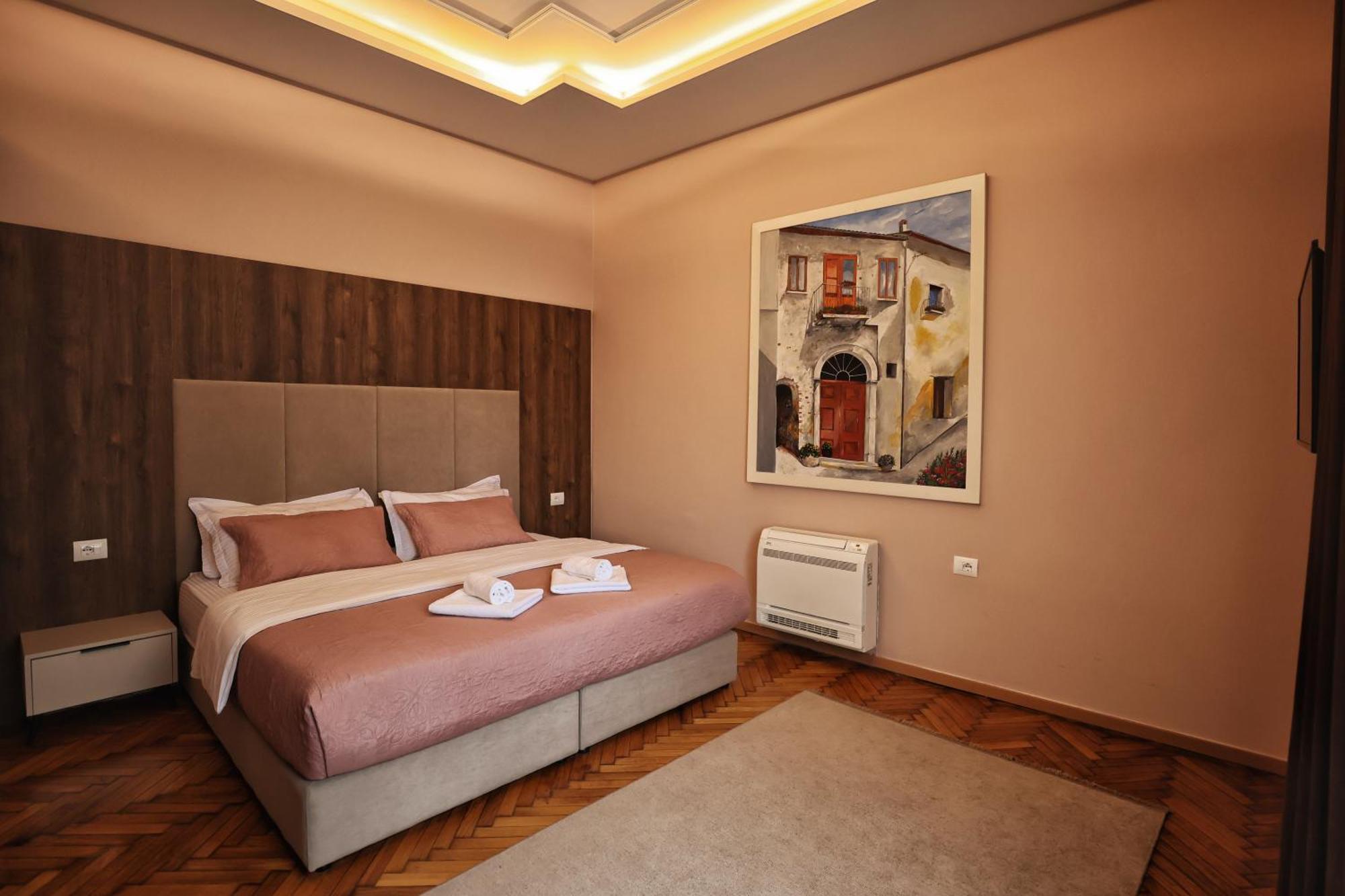 Vila Casablanca - Boutique Hotel & Restaurant Shkoder Exterior photo
