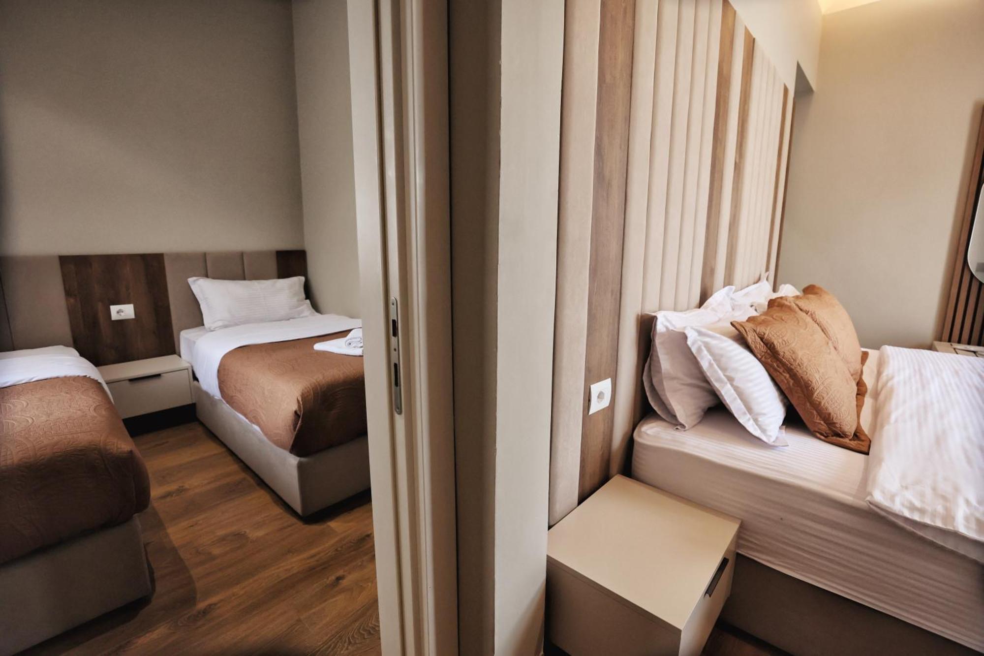 Vila Casablanca - Boutique Hotel & Restaurant Shkoder Exterior photo