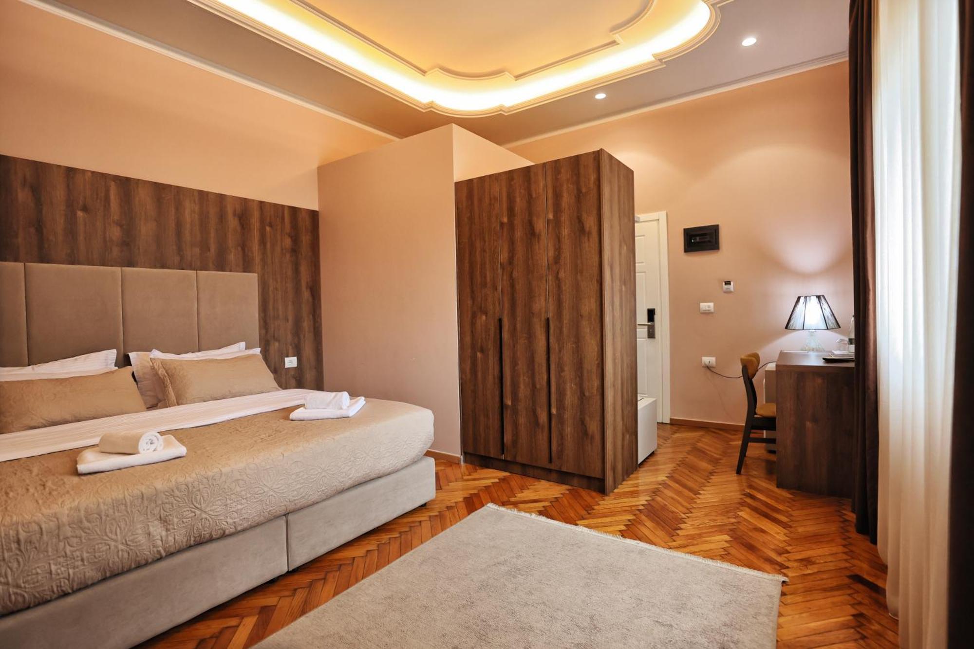 Vila Casablanca - Boutique Hotel & Restaurant Shkoder Exterior photo