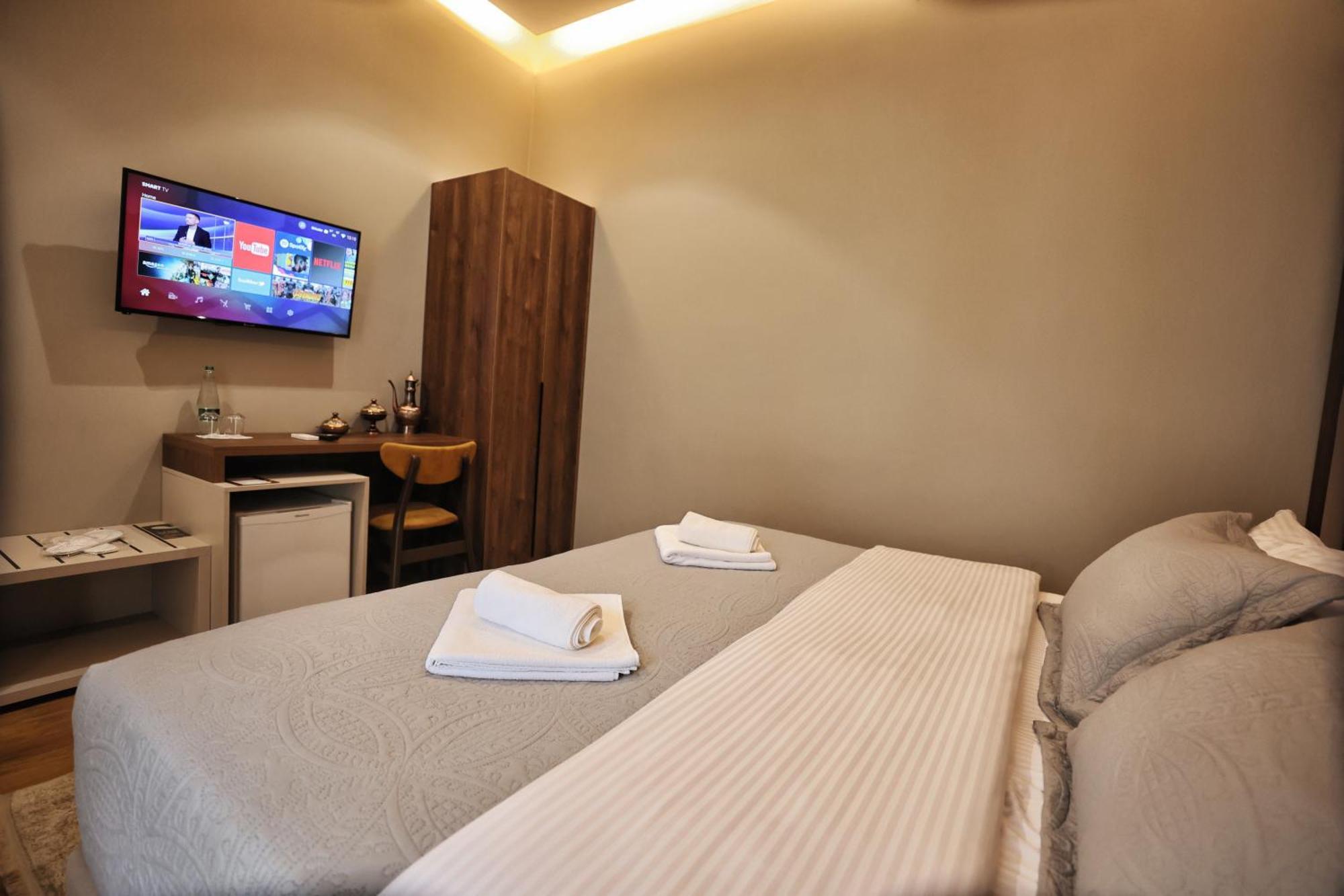 Vila Casablanca - Boutique Hotel & Restaurant Shkoder Exterior photo