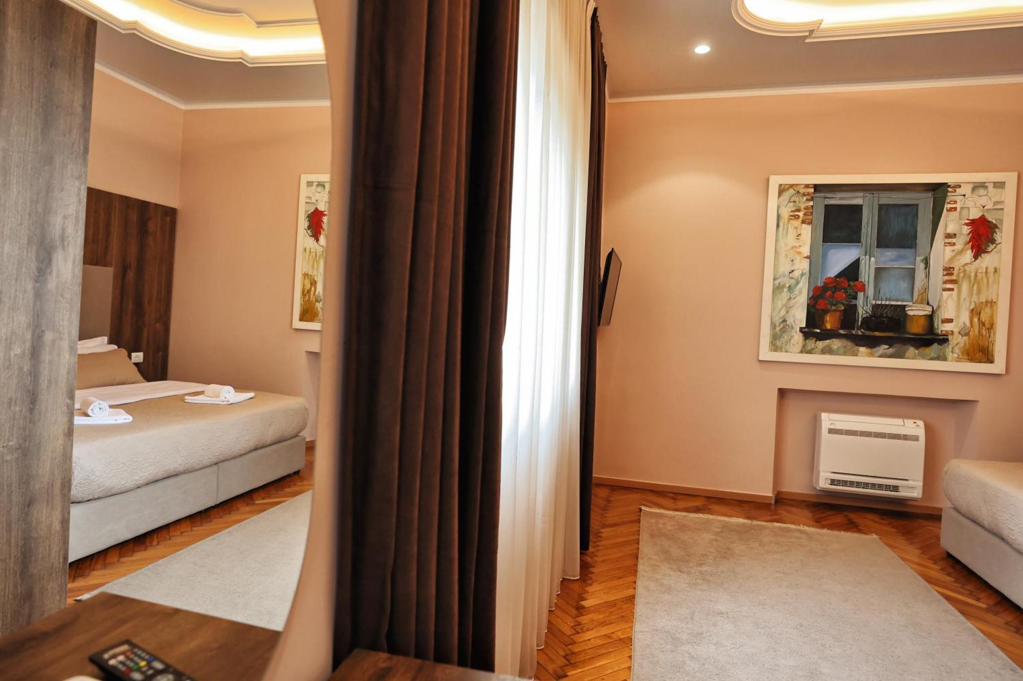 Vila Casablanca - Boutique Hotel & Restaurant Shkoder Exterior photo
