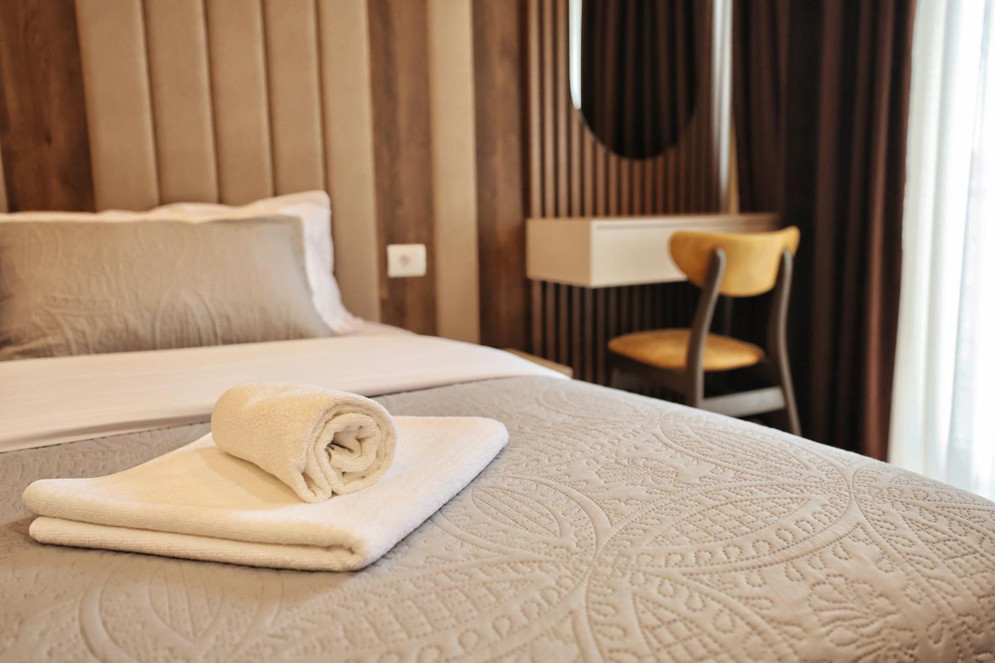 Vila Casablanca - Boutique Hotel & Restaurant Shkoder Exterior photo